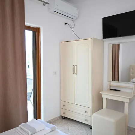 Ξενοδοχείο Marku 4*